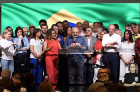 “Viveremos um novo tempo”, diz Lula em 1º discurso após vitória