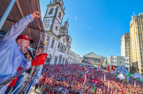 A 12 dias da eleição, Lula tem 54% dos votos válidos, segundo o IPEC