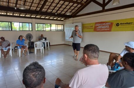 Ao planejar campanha, SintraSuper debate desafios dos trabalhadores