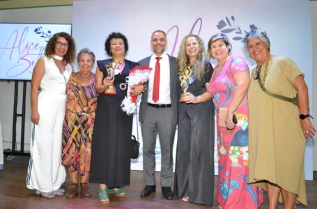 Presidenta do SintraSuper, Rosa de Souza, recebe importante prêmio  